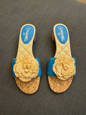New CHANEL Turquoise Slide Sandals with Straw Flower on Cork - Size 38